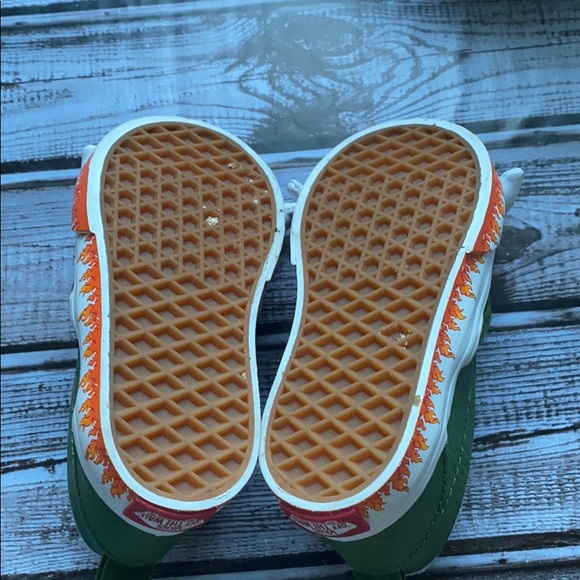 Vans - Picture 3 of 6